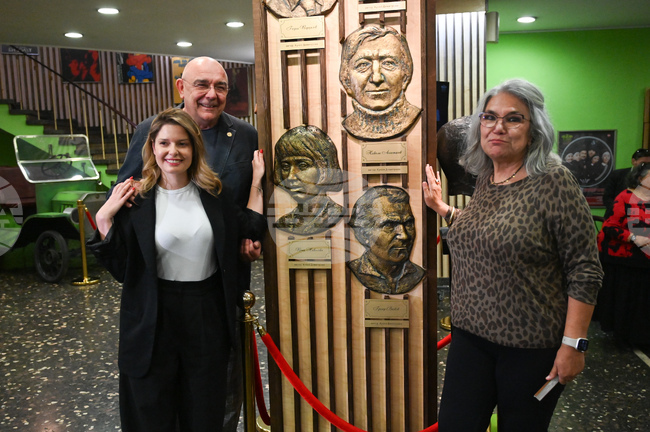 Сатиричен театър "Алеко Константинов" - артисти - маски - събитие