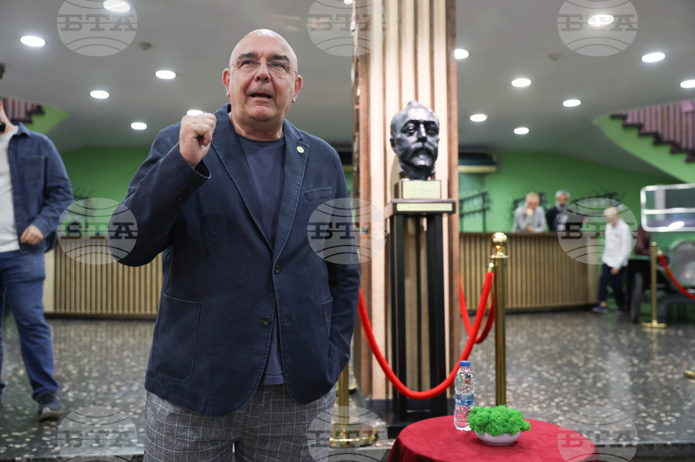 Сатиричен театър "Алеко Константинов" - артисти - маски - събитие