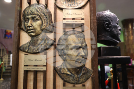 Сатиричен театър "Алеко Константинов" - артисти - маски - събитие