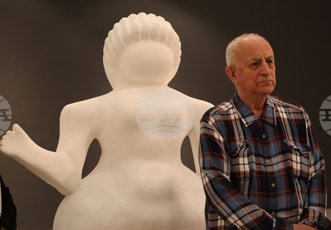 Въпросът в изкуството е „как“, каза пред БТА Павел Койчев