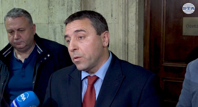 Окончателното решение ще го чуете по-късно, каза изпълнителният директор на "Метрополитен" на въпрос дали утре София ще има градски транспорт