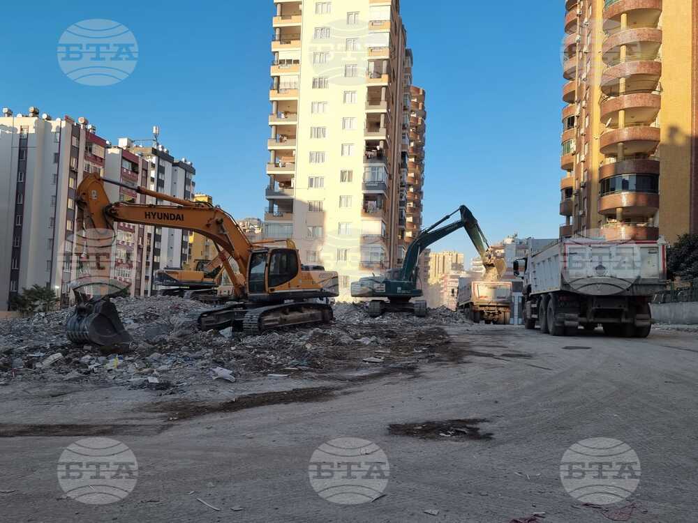 Турция - земетресения - срутени сгради - техника