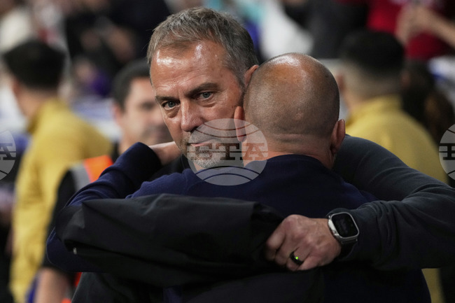 Барселона удължи договора на Ханзи Флик