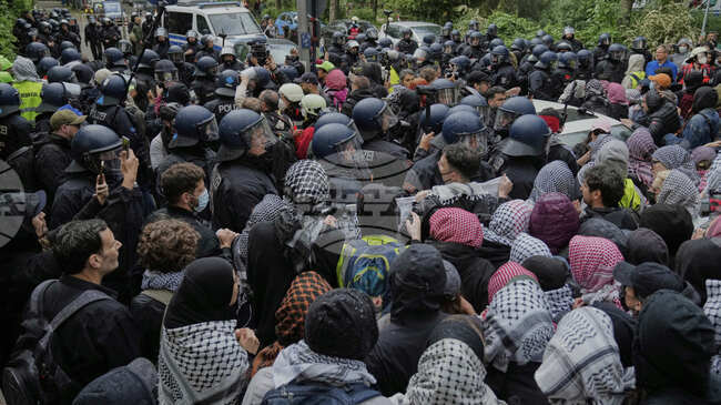 Пропалестинско събитие в Берлин, организирано от партията "Левите", премина без инциденти, въпреки намиращите се в близост контрадемонстранти