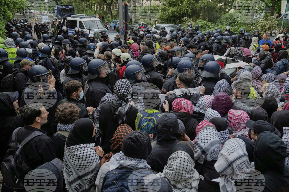 Пропалестинско събитие в Берлин, организирано от партията "Левите", премина без инциденти, въпреки намиращите се в близост контрадемонстранти