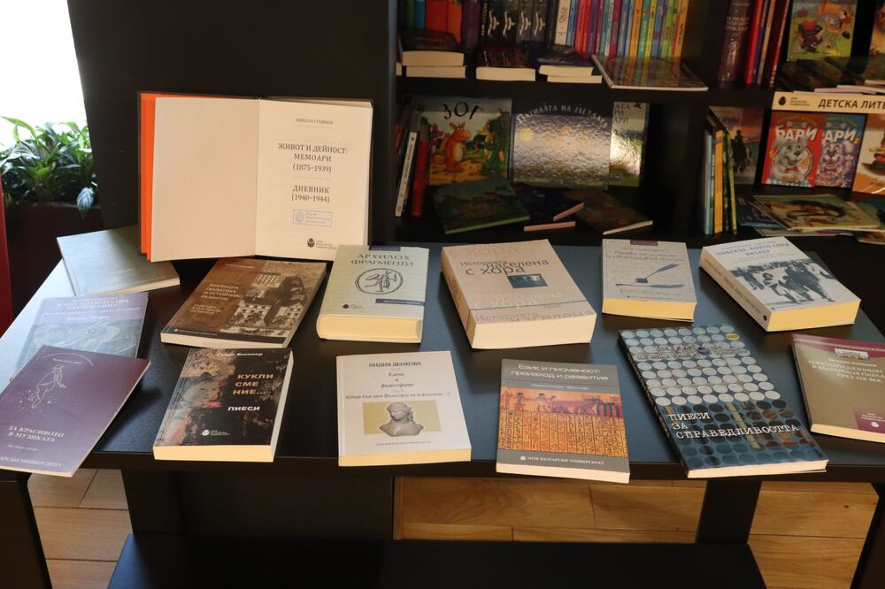 Нов български университет се включи в благотворителната инициатива за събиране на книги за библиотеката в Болград, Украйна