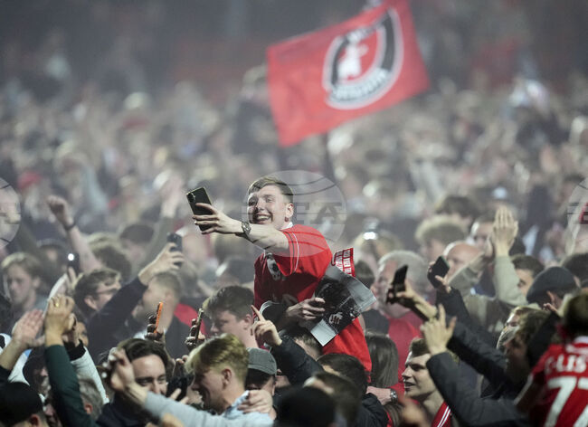 Чарлтън победи Лейтън Ориент във финалния плейоф и ще играе в Чемпиъншип