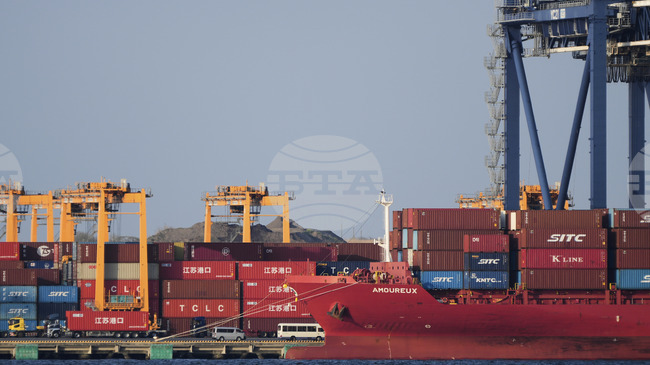 Япония регистрира търговски дефицит за първи път от три месеца през януари въпреки 17-процентов скок на износа