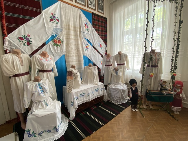 Българската общност в Украйна отбеляза Международния ден на бродираната дреха