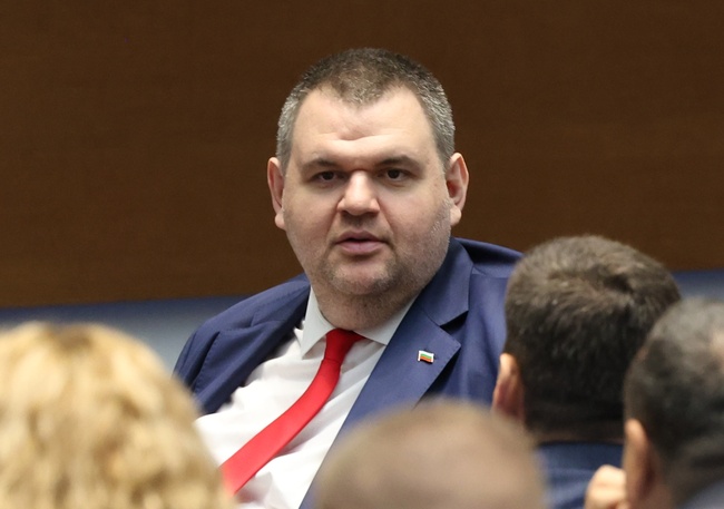 Трябваше кметът на София да намери резерви, смята Делян Пеевски за казуса с шофьорите на градския транспорт в София