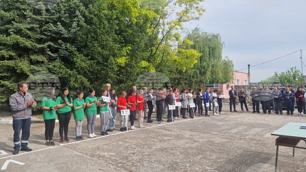 Ученици от област Разград демонстрират умения и готовност за действие при бедствия, пожари и извънредни ситуации