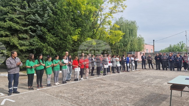 Ученици от област Разград демонстрират умения и готовност за действие при бедствия, пожари и извънредни ситуации