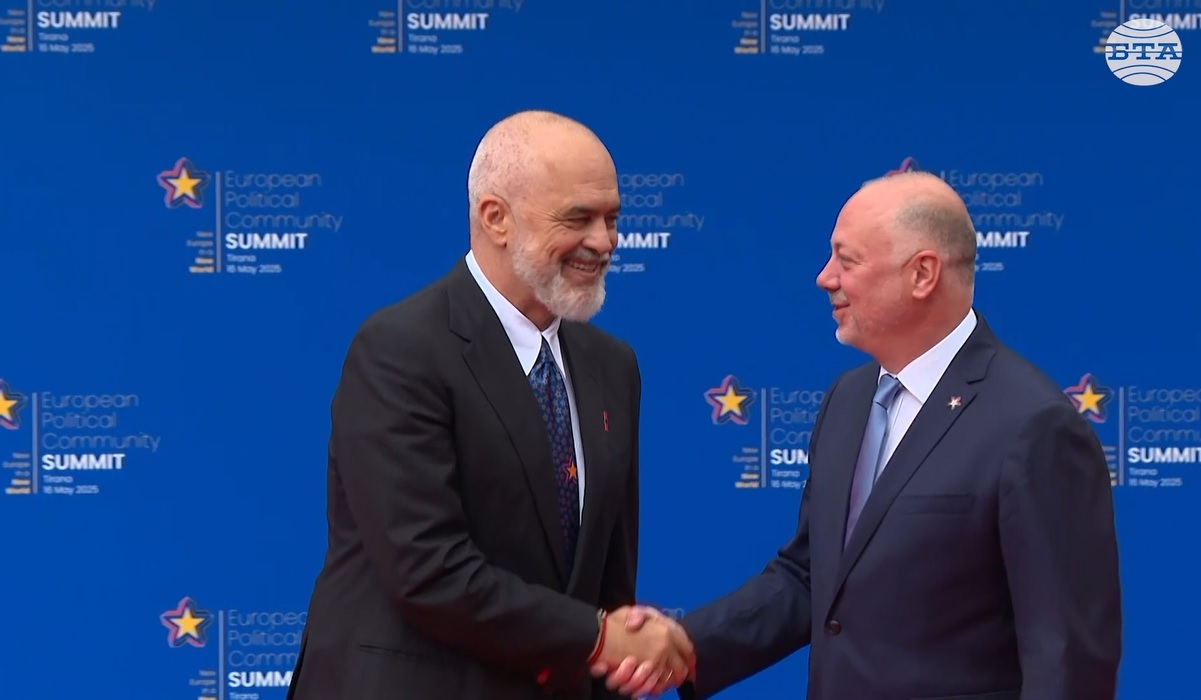 Министър-председателят Росен Желязков пристигна в Тирана Министър-председателят Росен Желязков пристигна в Тирана