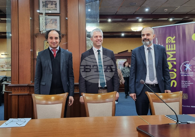 Международният музикален фестивал „Варненско лято“ отправя силни послания за приятелство и хармония през 2025 г., каза директорът му Марио Хосен