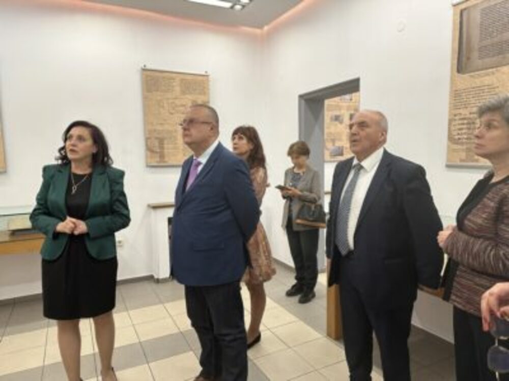 Изложбата „Кодове на идентичност. Вяра, език, народ“ беше открита в Националния антропологичен музей