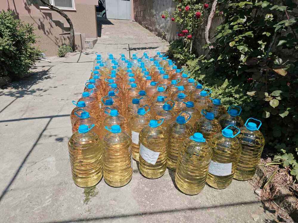 Близо 1042 литра алкохол без бандерол и незаконен казан за варене на ракия са открити при полицейска акция в град Ветрен