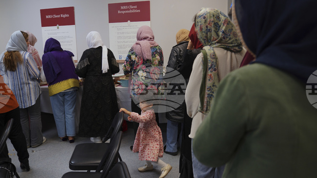 АП: Администрацията на Тръмп планира да направи проверка на документите на бежанците, приети по времето на Байдън