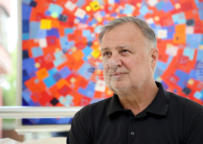 Артистът може да ползва всички новости, даващи му свобода да прави каквото иска, смята живописецът Илия Желев