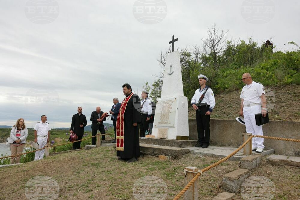 Военноморските сили почетоха паметта на загинали при изпълнение на служебните си задължения военни моряци