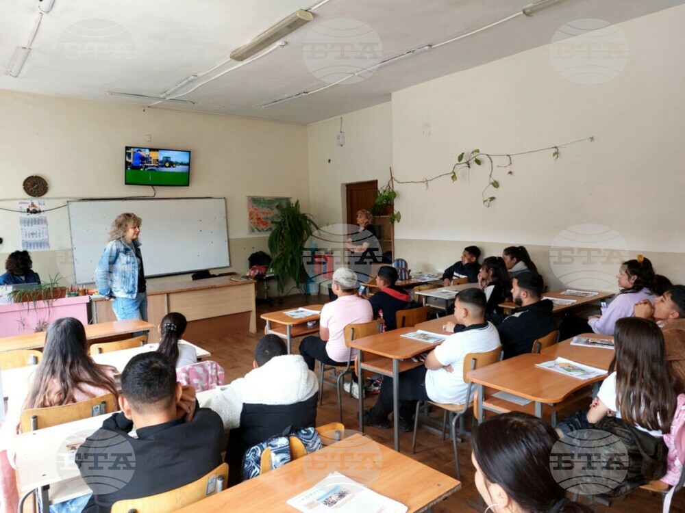 Професионалната гимназия по селско стопанство в Пазарджик представя специалността "Ветеринарен техник" в населените места от региона