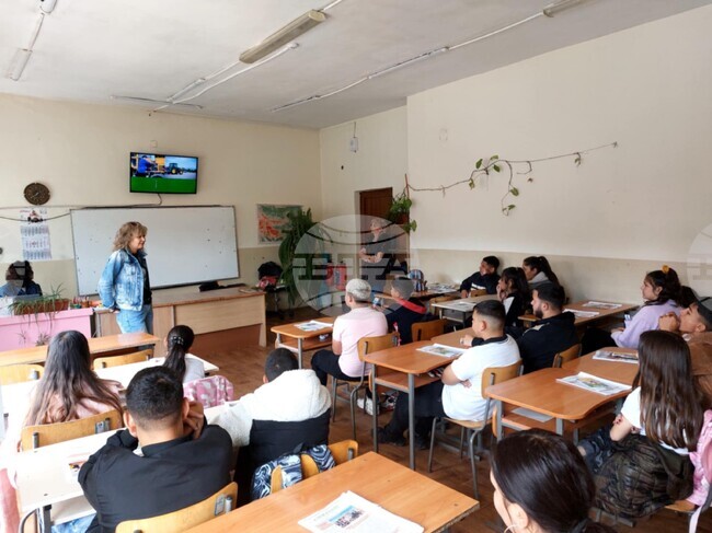 Професионалната гимназия по селско стопанство в Пазарджик представя специалността "Ветеринарен техник" в населените места от региона