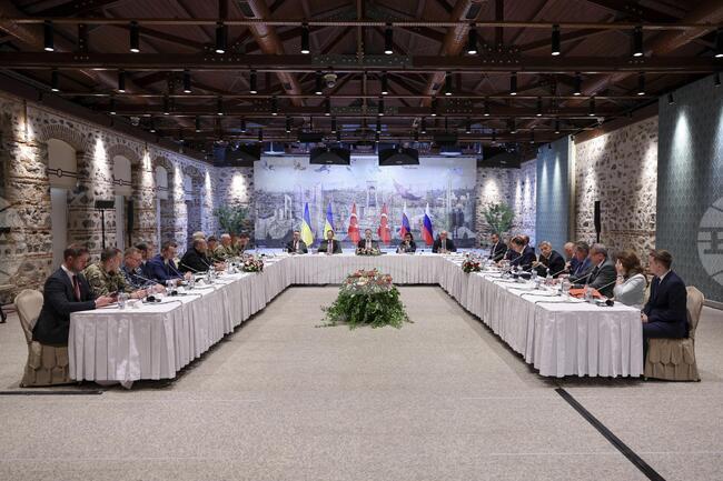 Украйна и Русия се споразумяха принципно да се срещнат отново, съобщи турският външен министър