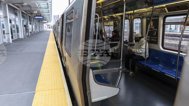 Пътници на междуградски влак в Ню Йорк бяха евакуирани заради пламъци по релсите