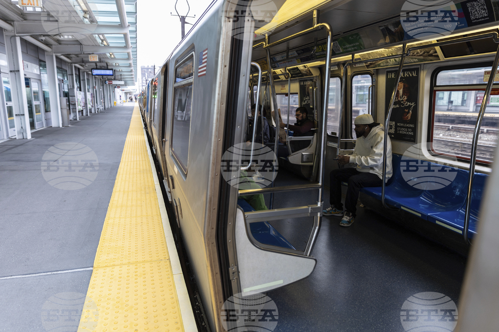 Пътници на междуградски влак в Ню Йорк бяха евакуирани заради пламъци по релсите