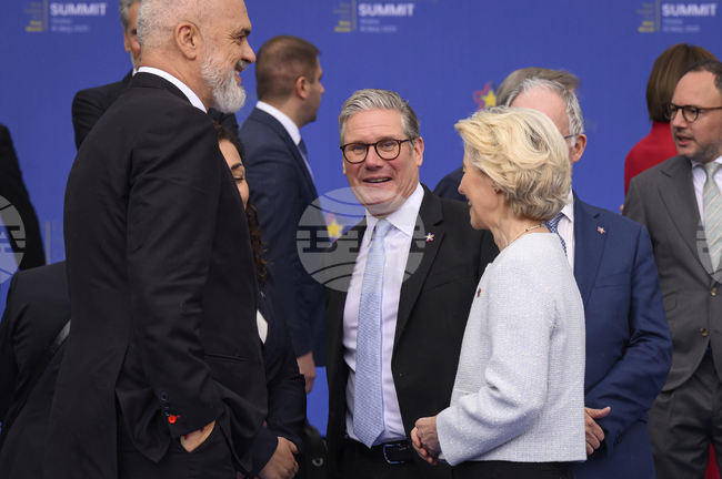 ЕС е ангажиран с развитието на Западните Балкани, заяви Фон дер Лайен в Тирана