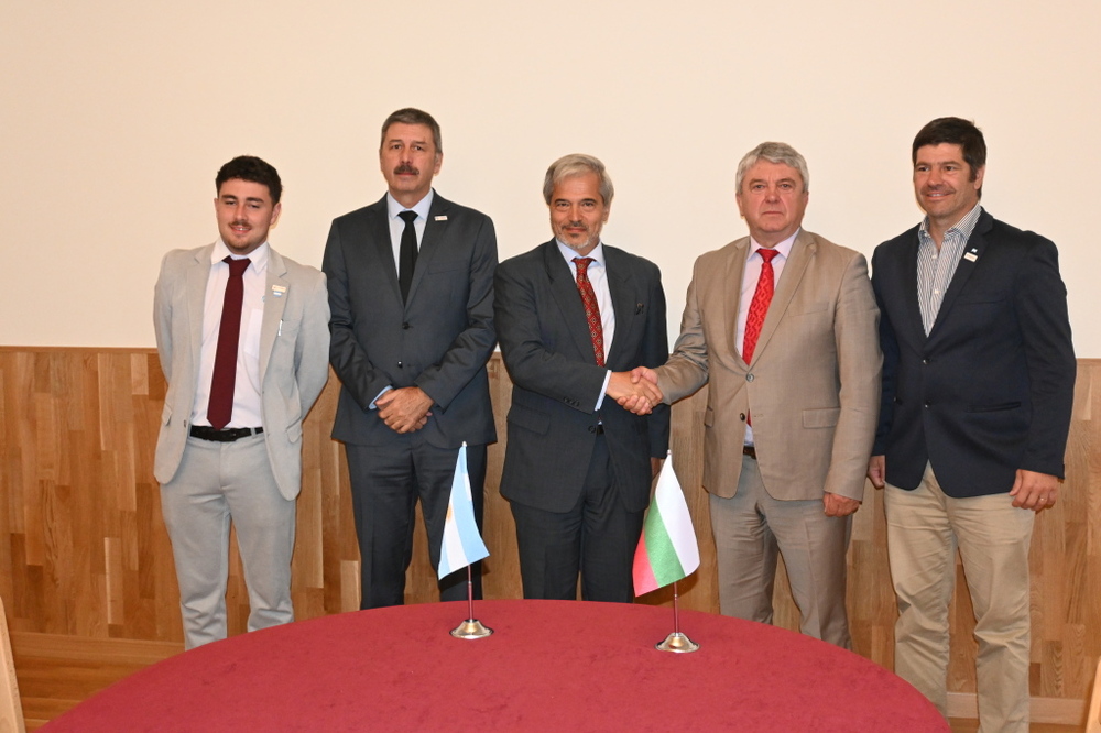 Посланикът на Аржентина Алехандро Майер посети Лесотехническия университет 