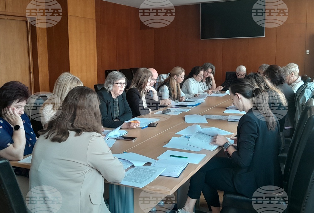 Община Шумен: На среща на синдикатите със заместник-кмета Даниела Савчева бяха приети изменения на КТД за системата на предучилищното и училищното образование