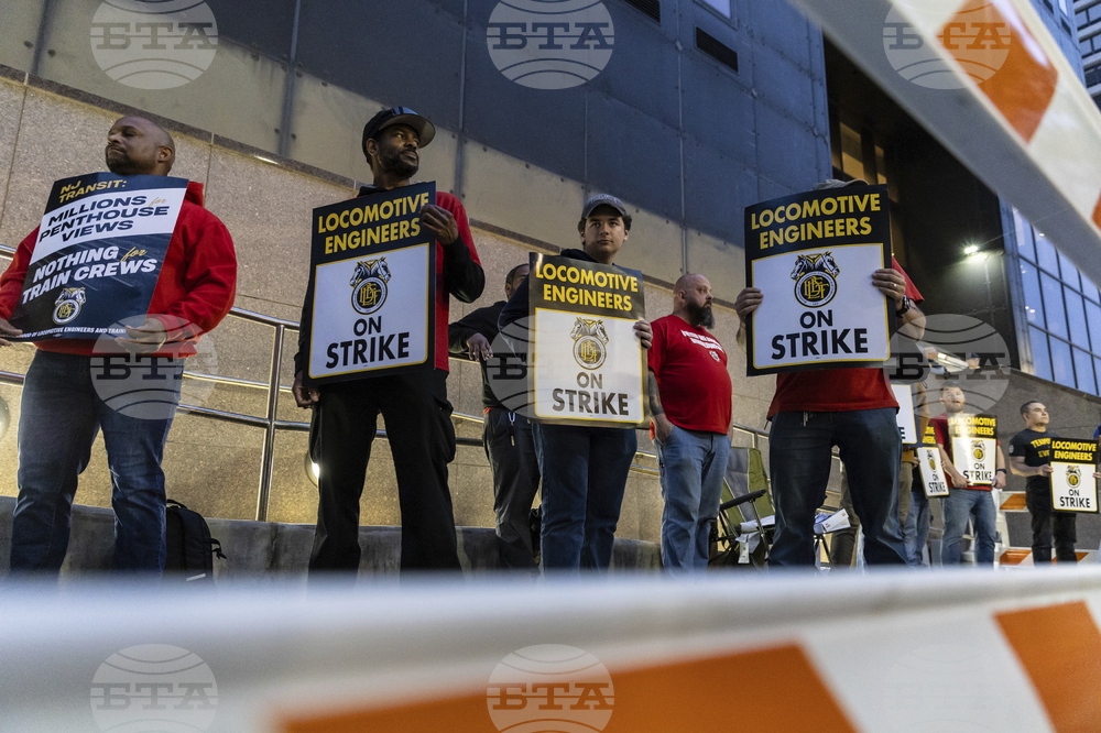 APTOPIX NJ Transit Rail Strike