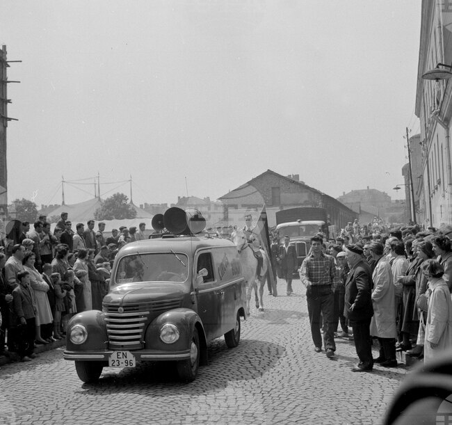 Цирков парад в столицата през 1960 г.