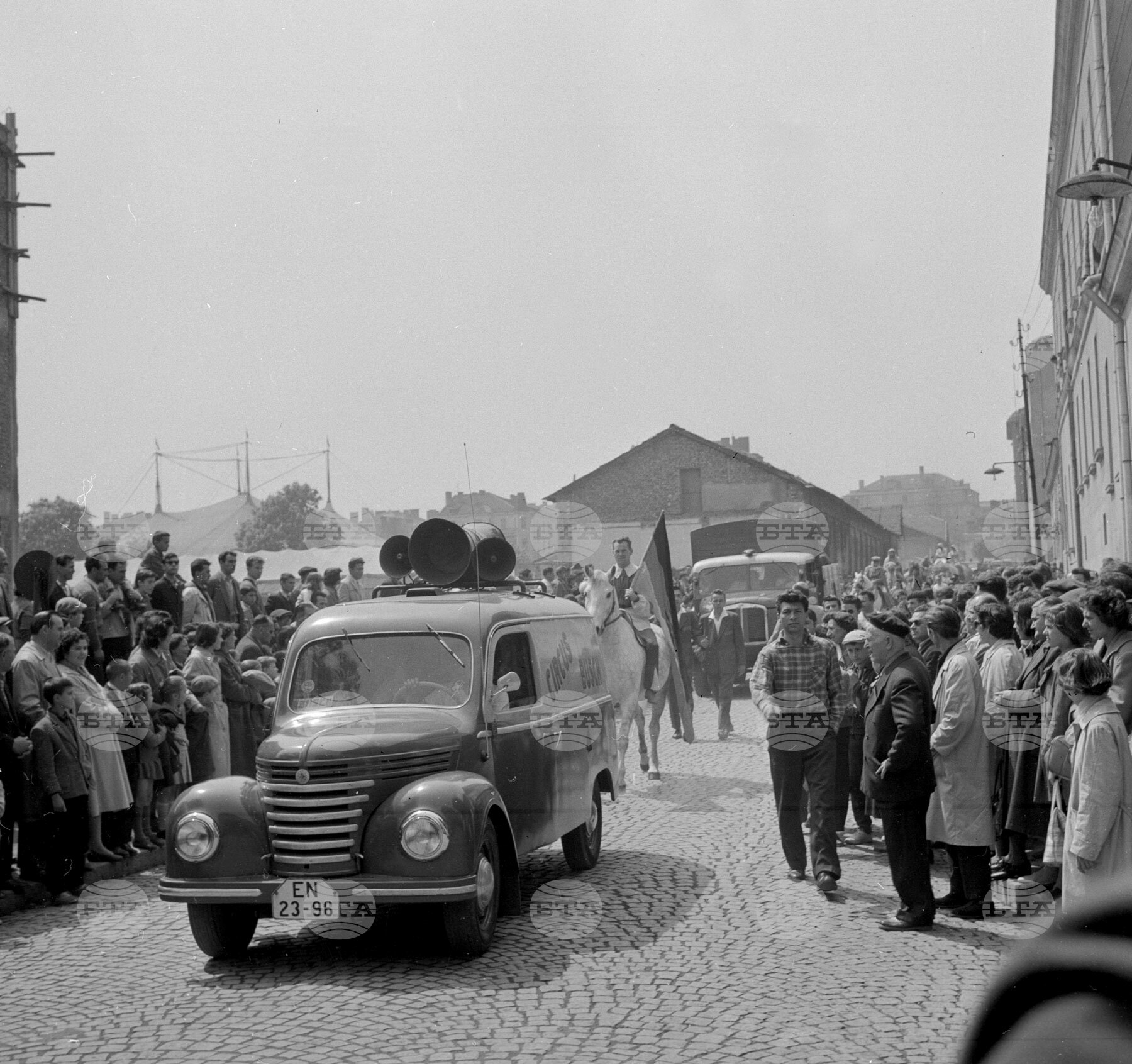 Цирков парад в столицата през 1960 г.