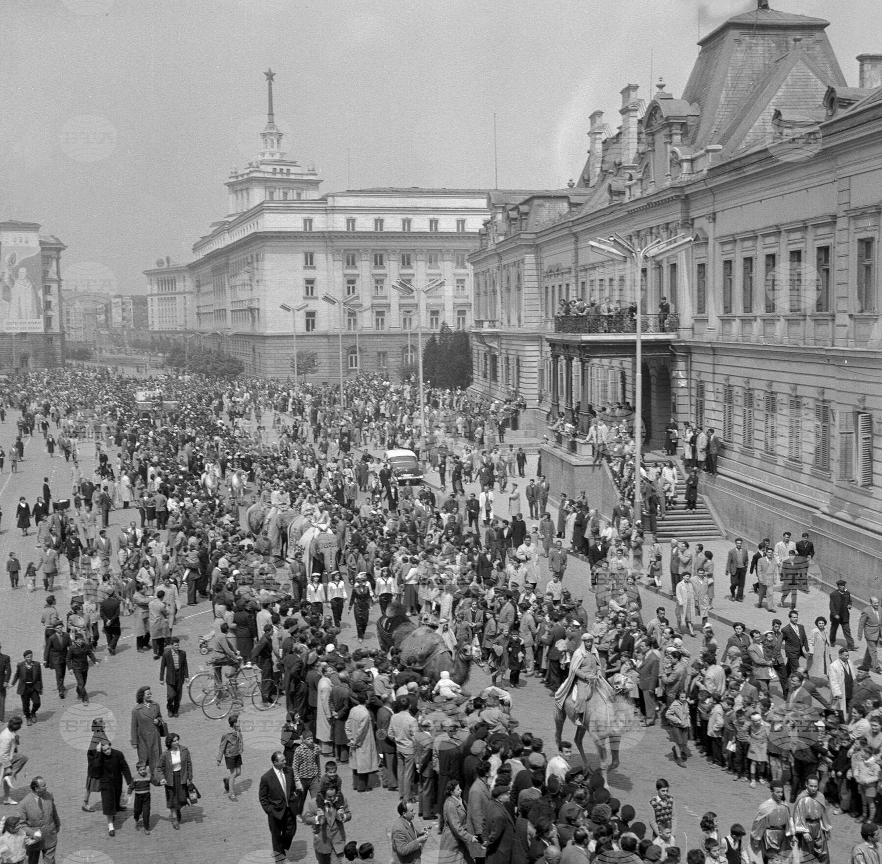 Цирков парад в столицата през 1960 г.