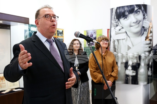 Изложбата „Храни и пития на българите от ориенталската трапеза до столовата“ показва издигането на българската трапеза, според Михаил Груев