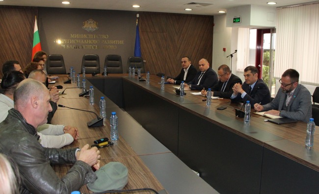 Пътната агенция ще координира с хотелиерския и ресторантьорския бранш предстоящите ремонти по магистралите към Българското Черноморие в активния сезон