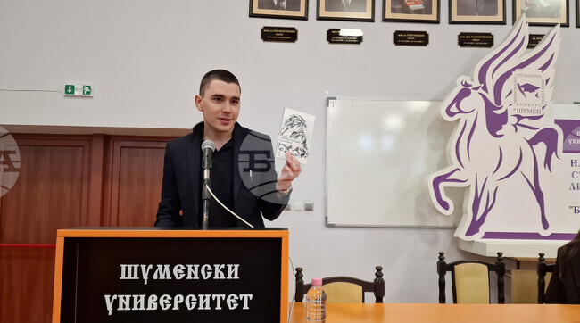 Дебютната стихосбирка на Калоян Иванов "Ритане в облаците" бе представена в Шумен