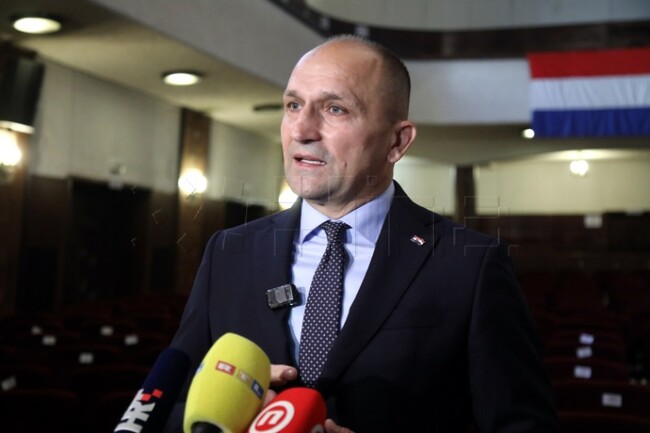 ХИНА: Целта за изразходване на 5% от БВП за отбрана включва инфраструктура, каза хърватският министър на отбраната Иван Анушич