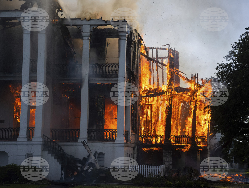 Plantation-House-Fire