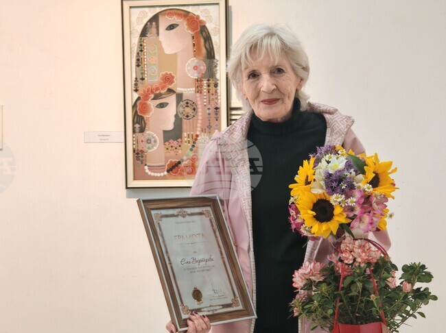 Ема Вертерова получи Наградата на Община Габрово в традиционната изложба на местните художници