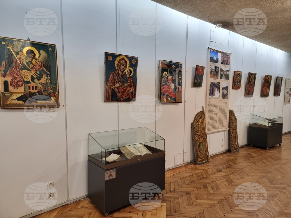 Изложба "Вяра и слово" подредиха в Регионалния исторически музей в Перник