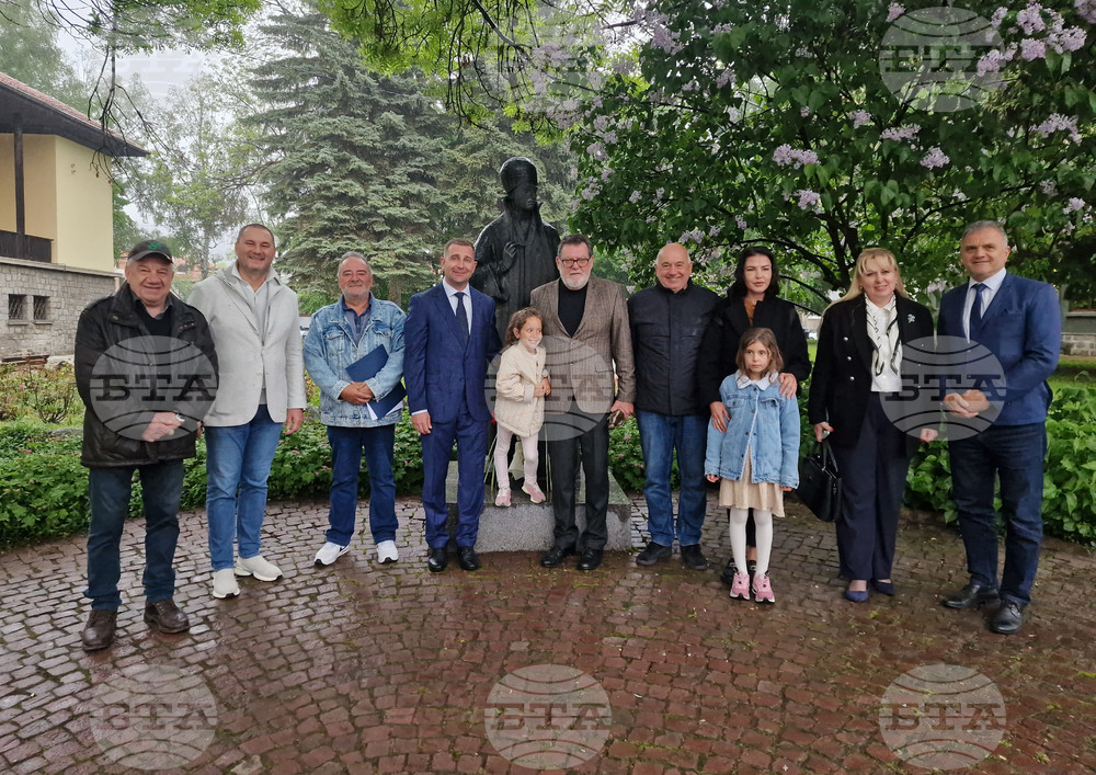 Самоков - паметник на Захарий Зограф