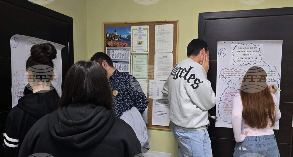 Институциите трябва да чуват младежите, каза председателят на Национален младежки форум Атанас Радев