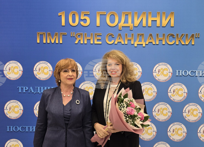 Вицепрезидентът Илияна Йотова настоя за възстановяване на доверието и авторитета на учителската професия 