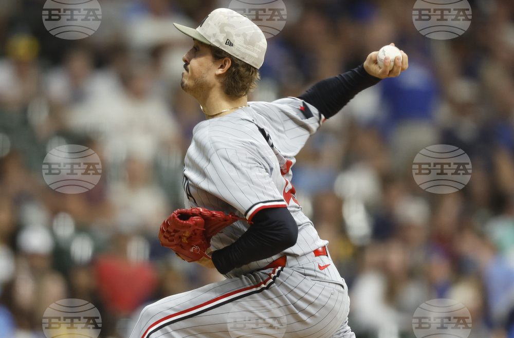 Twins Brewers Baseball