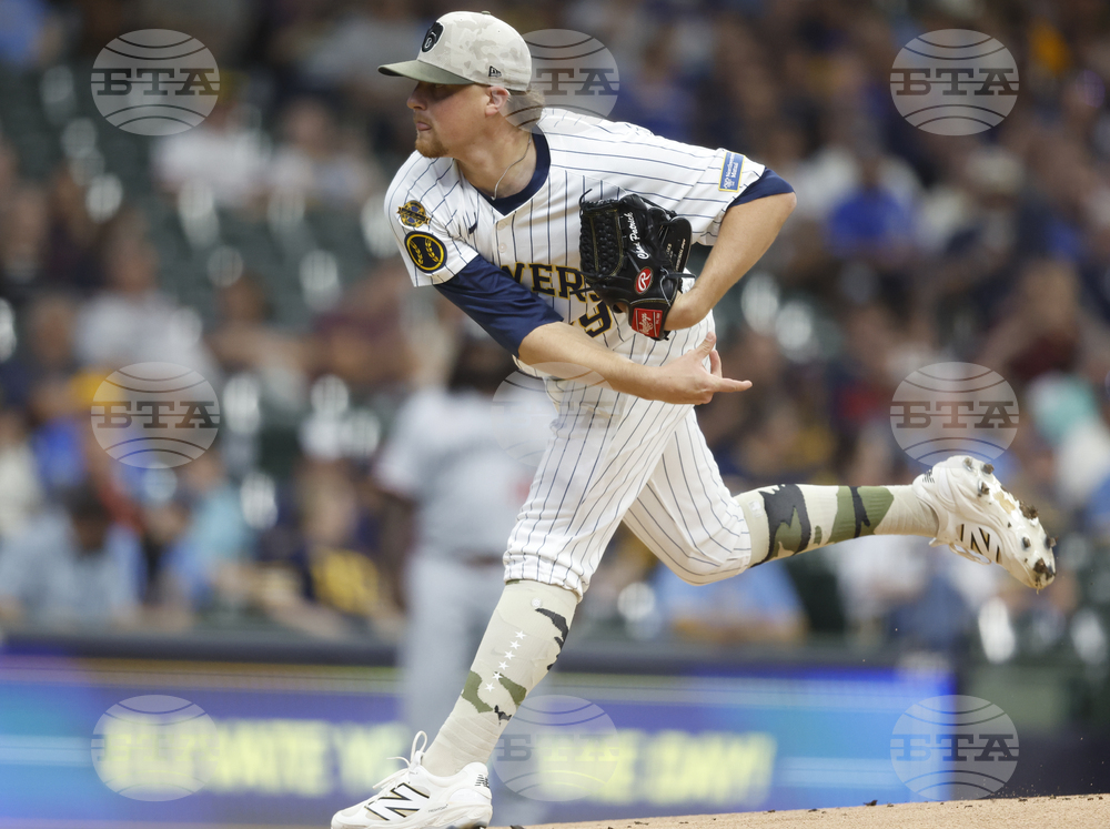 Twins Brewers Baseball