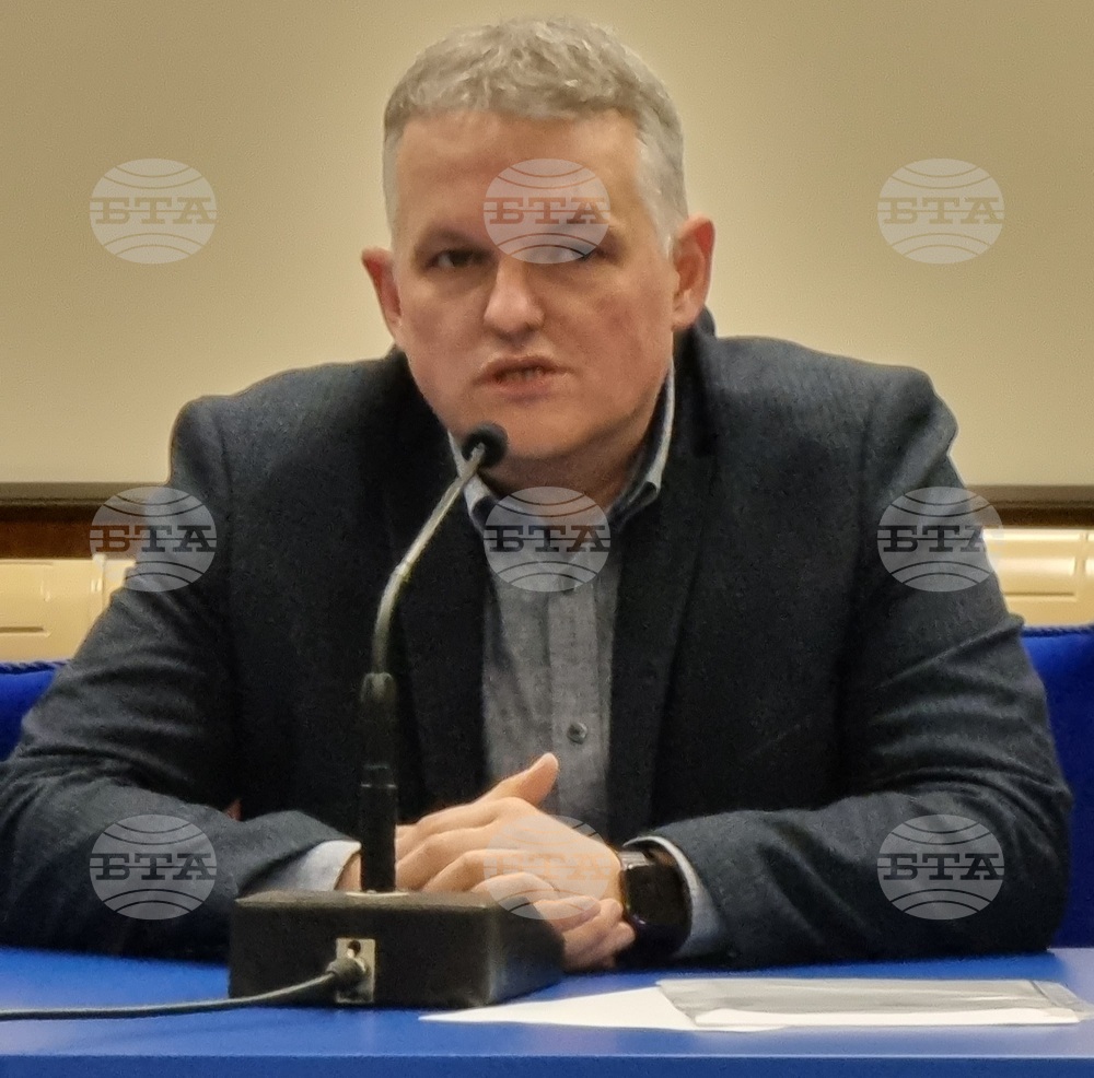 Заплащането на медиците в инфекциозните клиники трябва да е от бюджетен тип, а не по пътеки, според д-р Антон Тонев от "Продължаваме Промяната"