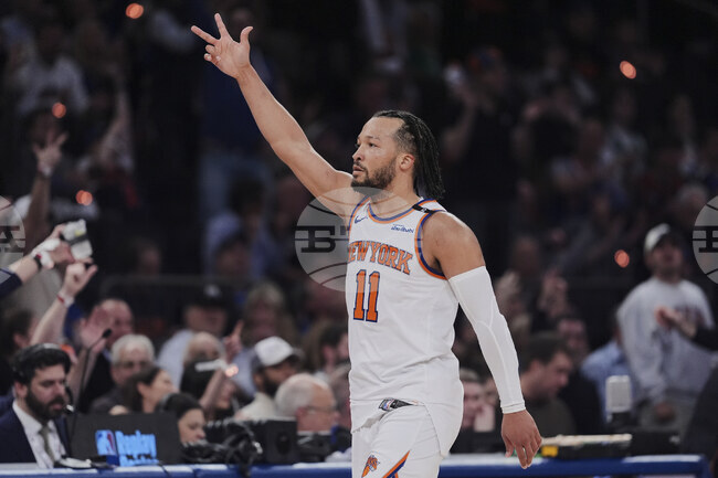 Ню Йорк Никс детронира шампиона Бостън Селтикс се класира за финала на Източната конференция на НБА