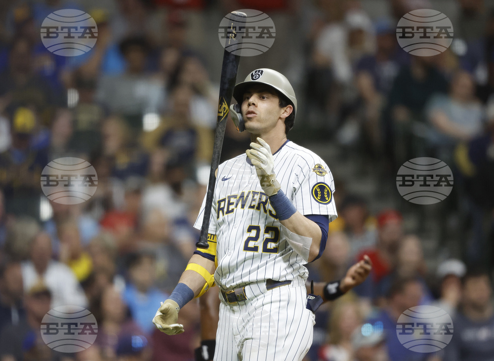 Twins Brewers Baseball